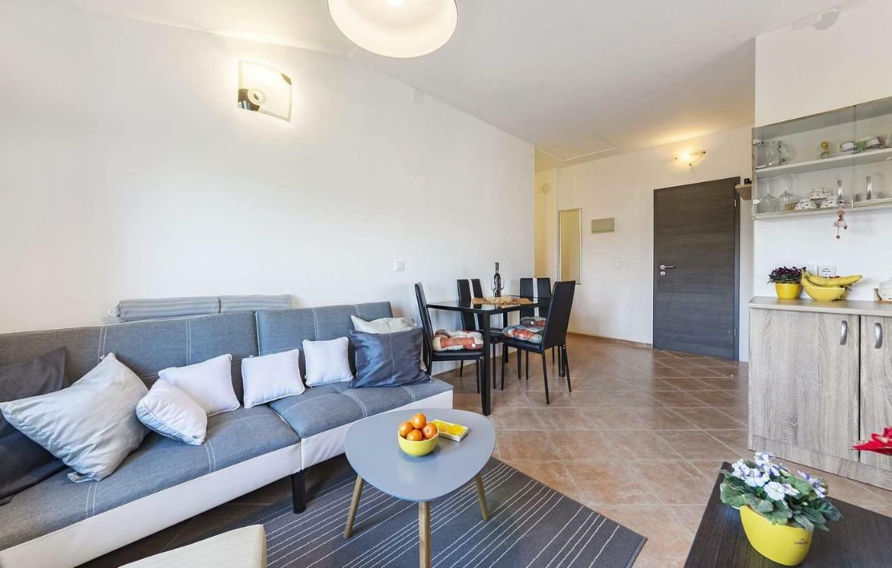Apartment Lavander 01 Pula Exterior photo