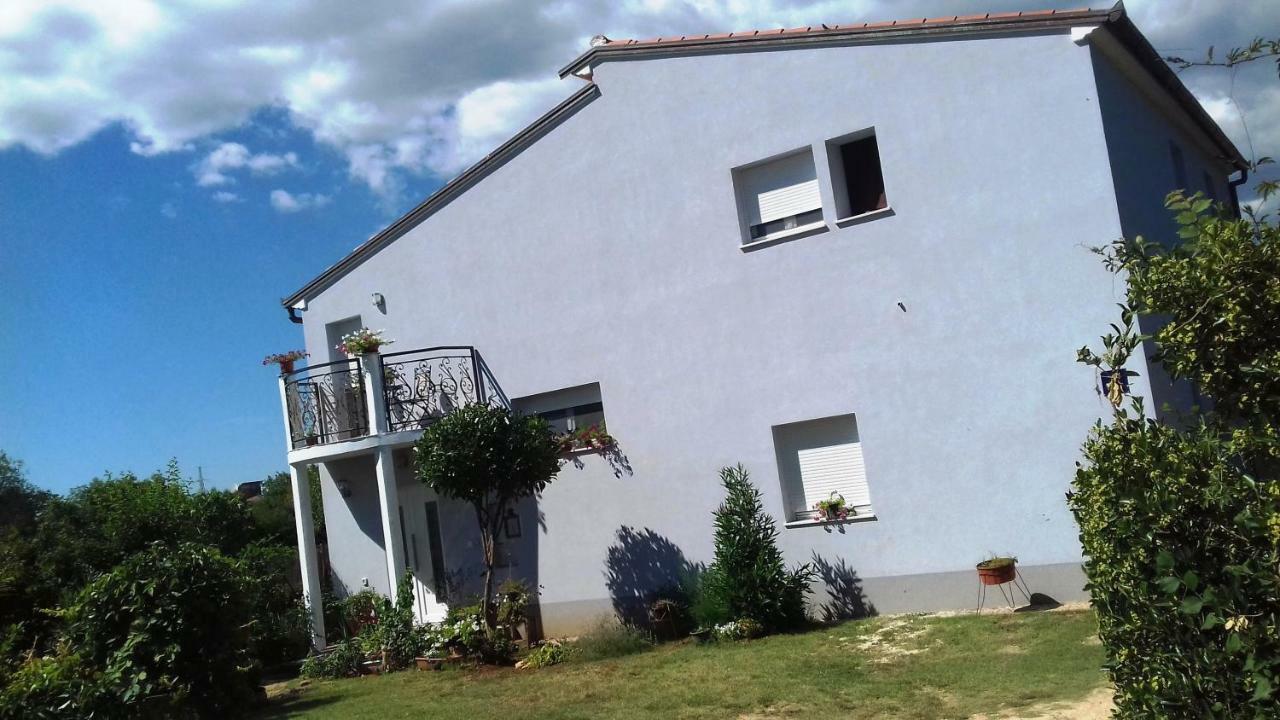 Apartment Lavander 01 Pula Exterior photo